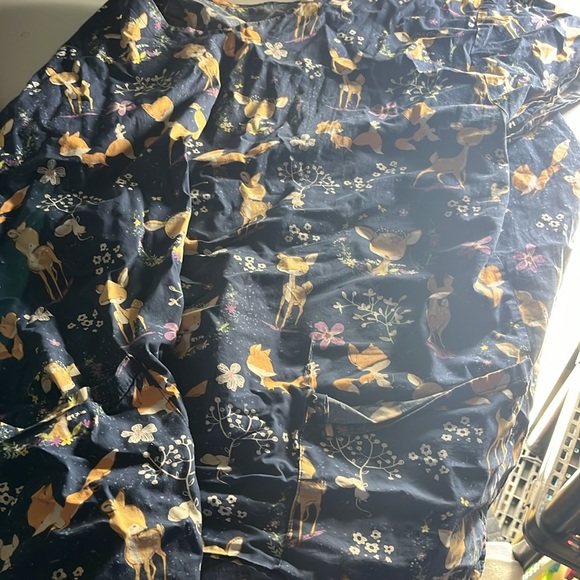 Activewear size large scrub top - Picture 2 of 2